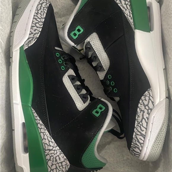 SOLD. AIR JORDAN 3 RETRO - Picture 2 of 2
